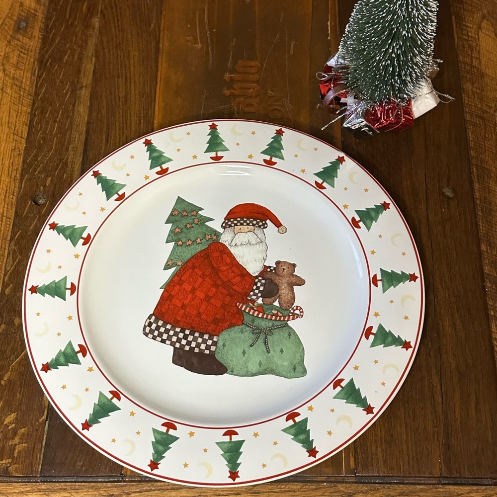 Sakura Magic of Santa Decorative Plate